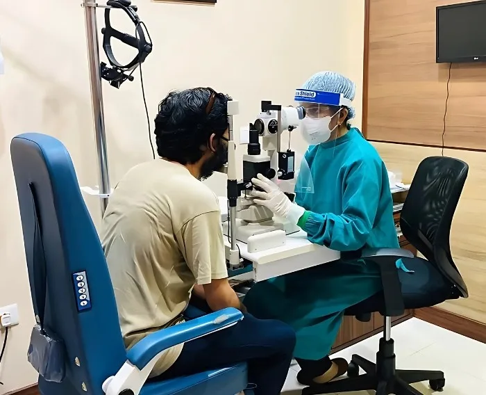 Dr Aditi Agarwal examining a patient on Slit Lamp at Krishna Netralaya Gurgaon